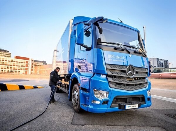 Mercedes-Benz запускает в производство полностью электрический eActros